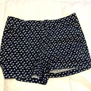 Ann Taylor City Shorts dice 10 in EUC! Very comfortable with pockets.